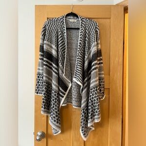 Gray and white patterned cardigan